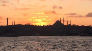planear tu viaje a Turquía - Atardecer e el bósforo