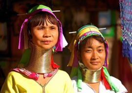 Etnia Karen. Tailandia. Mujeres con anillos en el cuello.