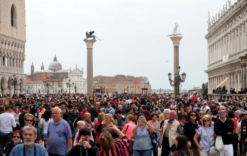 Venecia inicia con las restricciones al turismo