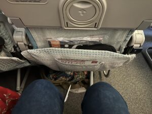 Espacio para piernas en clase turista Emirates